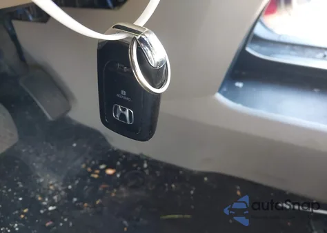 2022 Honda Odyssey Touring z USA, uszkodzony, nr VIN 5FNRL6H85NB067343